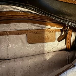 Black/brown gently used MICHAEL KORS REAL purse